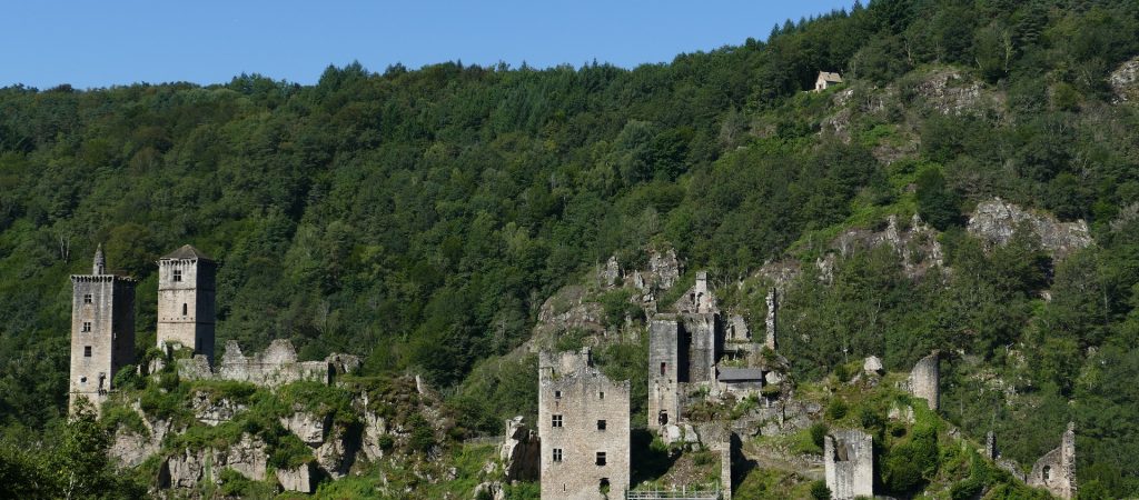 Ruines-de-tours-de-Merle